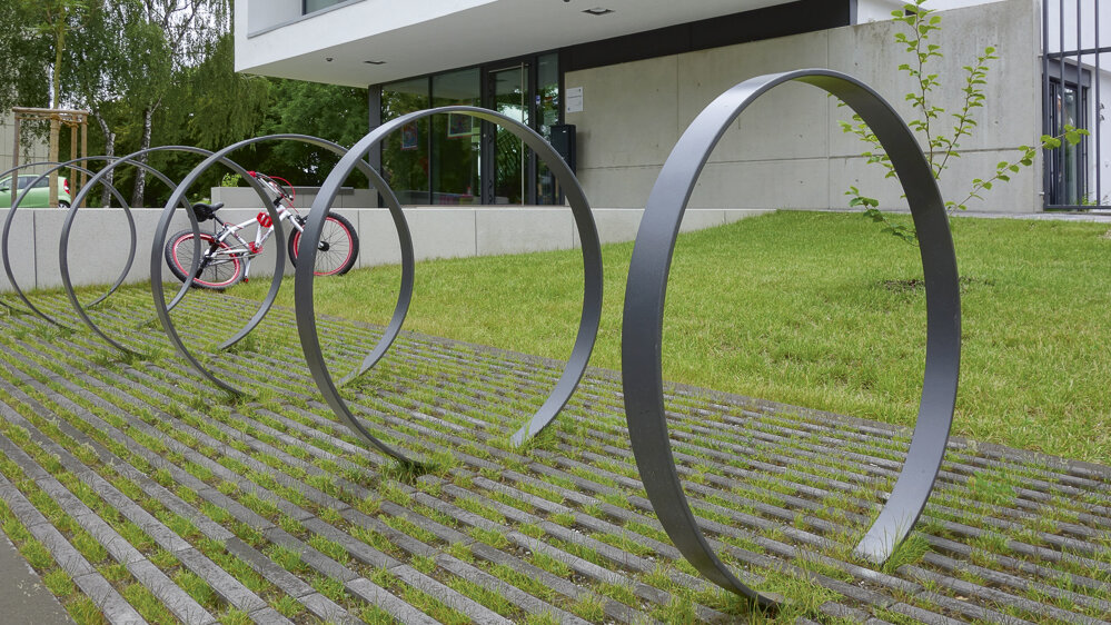 Hydropor KL-Grünfugenplatte Standard Grau Fahrradständer auf Rinn Hydropor KL-Grünfugenplatte in Standard Grau