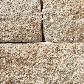 Rinn Toskana Mauer in der Farbe rustica Beige-Braun kann bis zu einer Höhe von 150 cm frei stehen.