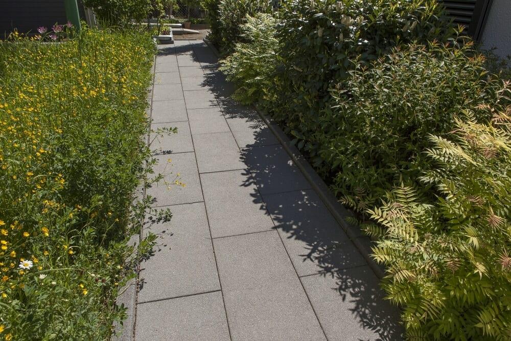 Renovierung eines Gartenweges Renovierung eines Gartenweges